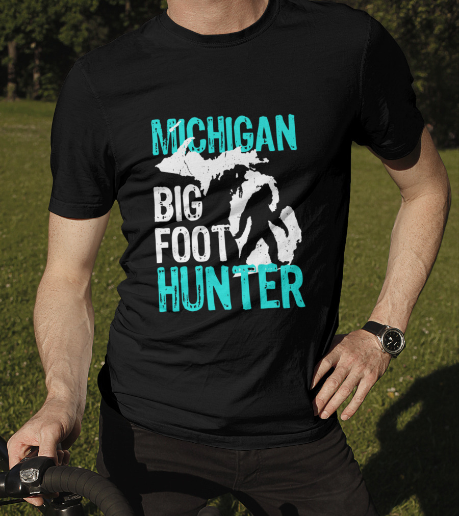 Michigan Bigfoot Hunter Bigfoot Silhouette On Michigan Map T-Shirt