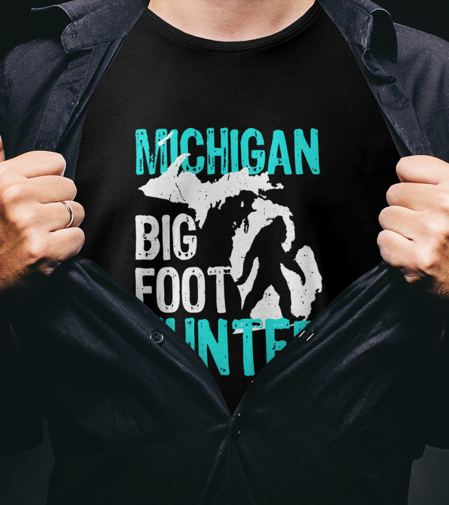 Michigan Bigfoot Hunter Bigfoot Silhouette On Michigan Map T-Shirt