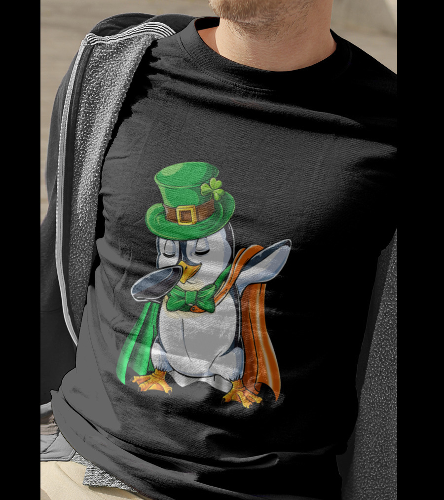 Penguin Dabbing Leprechaun Hat Irish Flag Cape T-Shirt