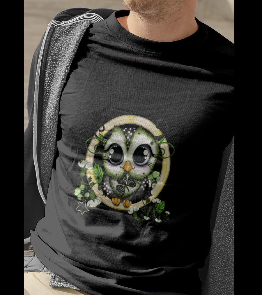 St. Patricks Day Owl Surrounded By Green And White Floral Elements T-Shirt