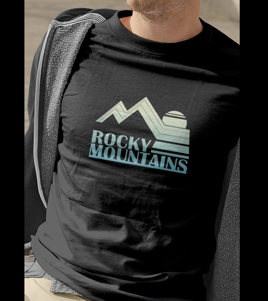 ROCKY MOUNTAINS Retro Sunset Logo Iconic Mountainscape T-Shirt