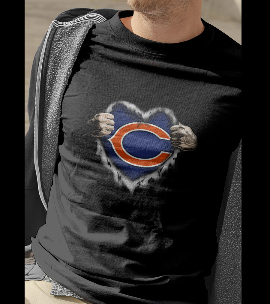 Chicago Bears Logo Ripped Heart Hands T-Shirt