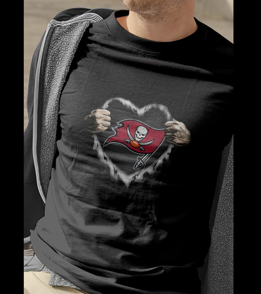 Tampa Bay Buccaneers Heart With Ripped Flag T-Shirt