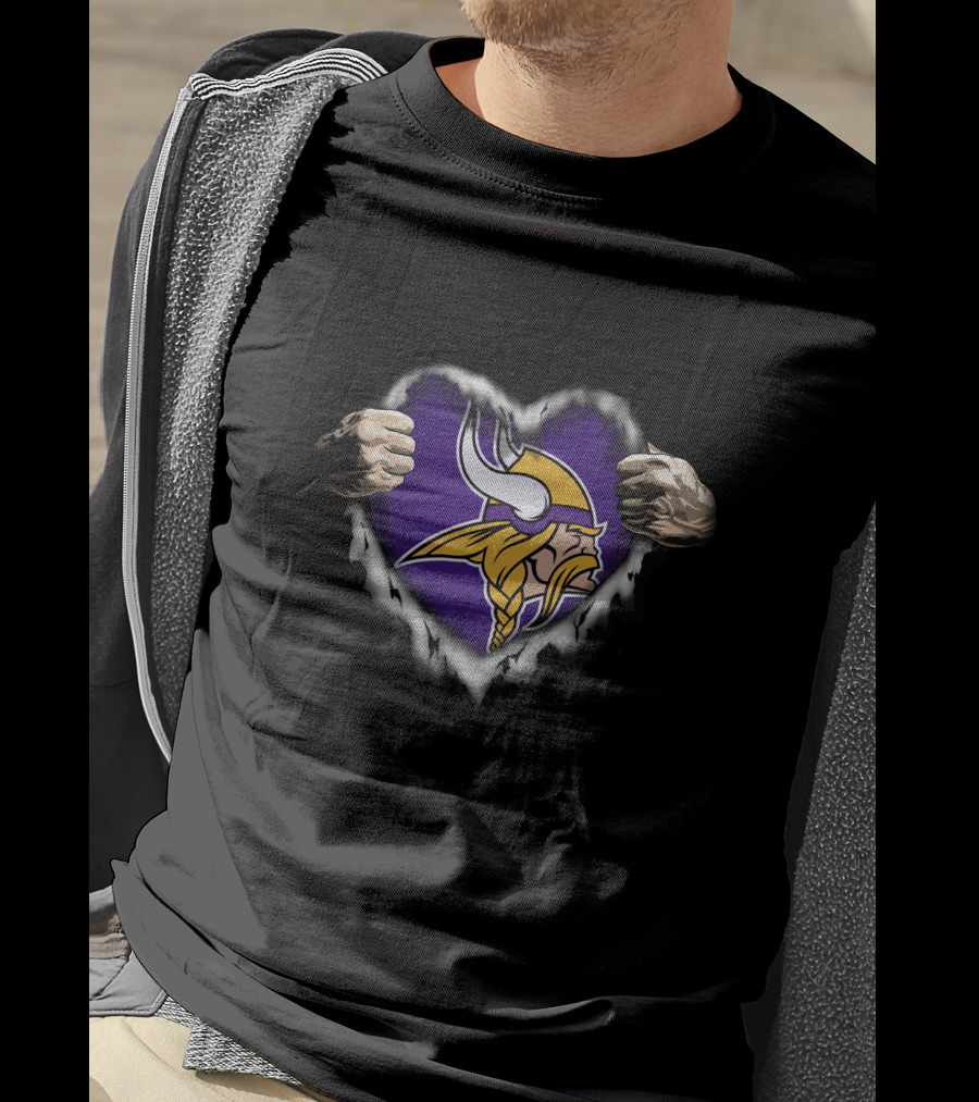 Minnesota Vikings Heart Ripped Fan T-Shirt