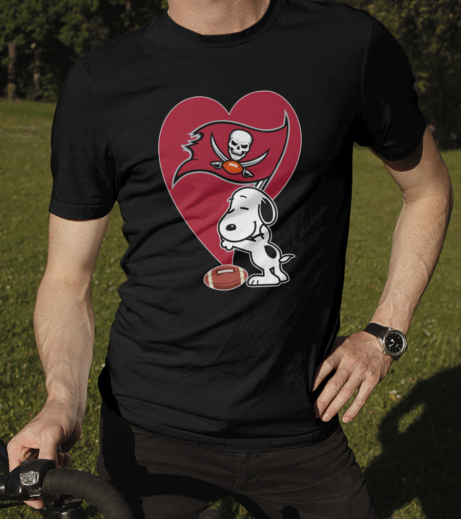 Tampa Bay Buccaneers Snoopy Heart Hug Football T-Shirt