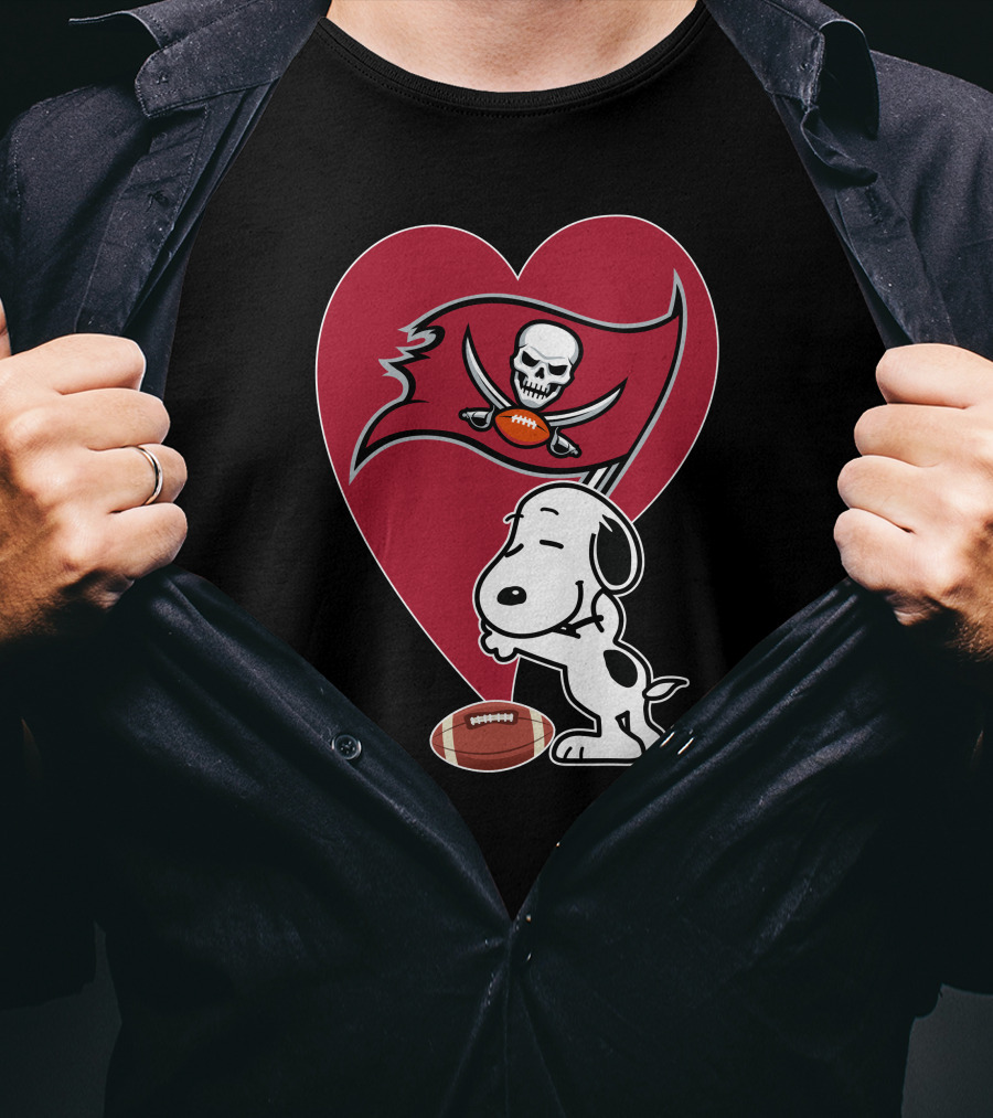 Tampa Bay Buccaneers Snoopy Heart Hug Football T-Shirt