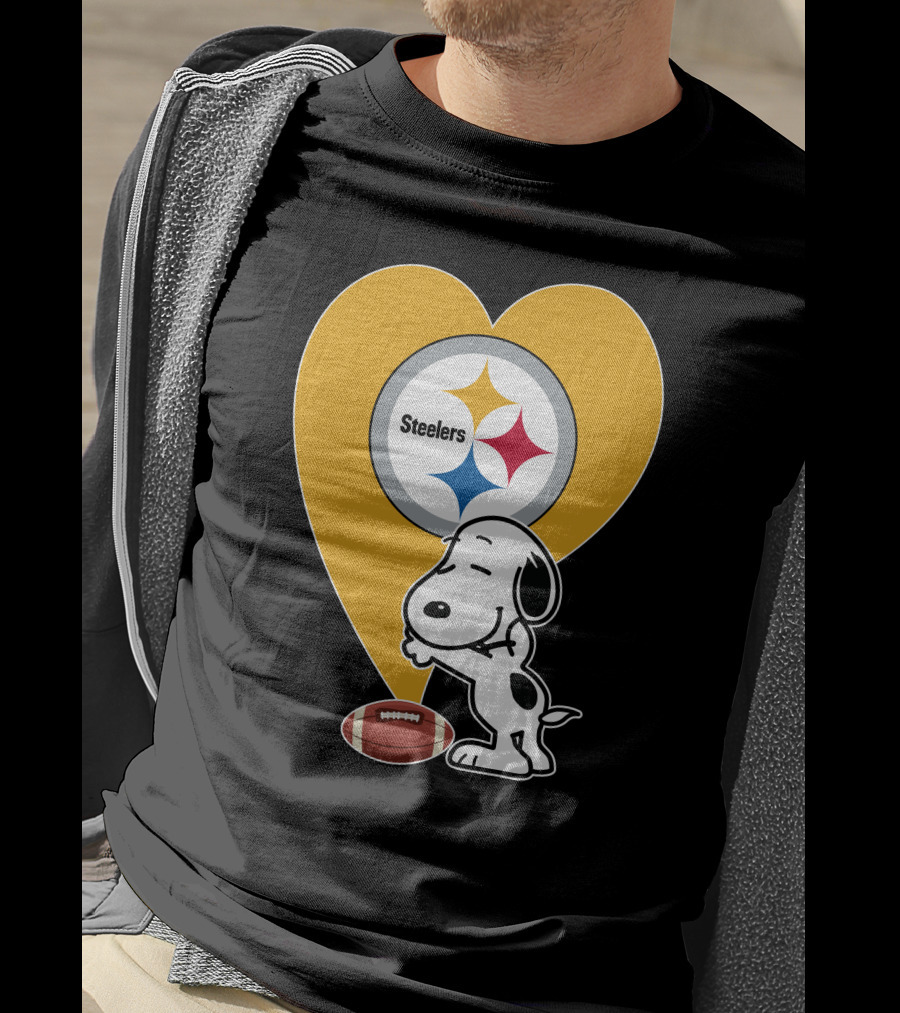 Pittsburgh Steelers Snoopy Hug Heart Football T-Shirt