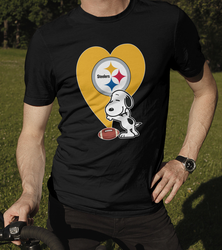 Pittsburgh Steelers Snoopy Hug Heart Football T-Shirt