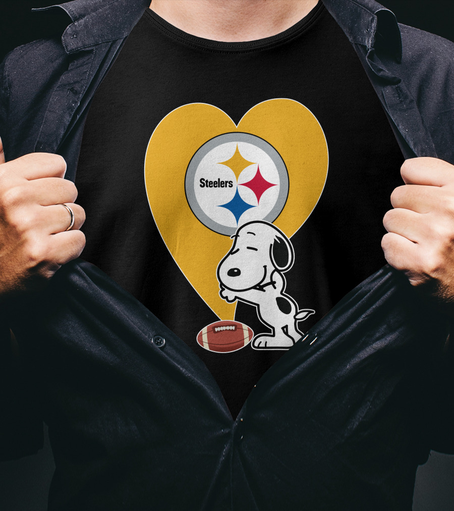 Pittsburgh Steelers Snoopy Hug Heart Football T-Shirt