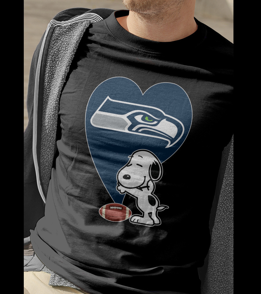 Seattle Seahawks Love Snoopy Football Hug T-Shirt