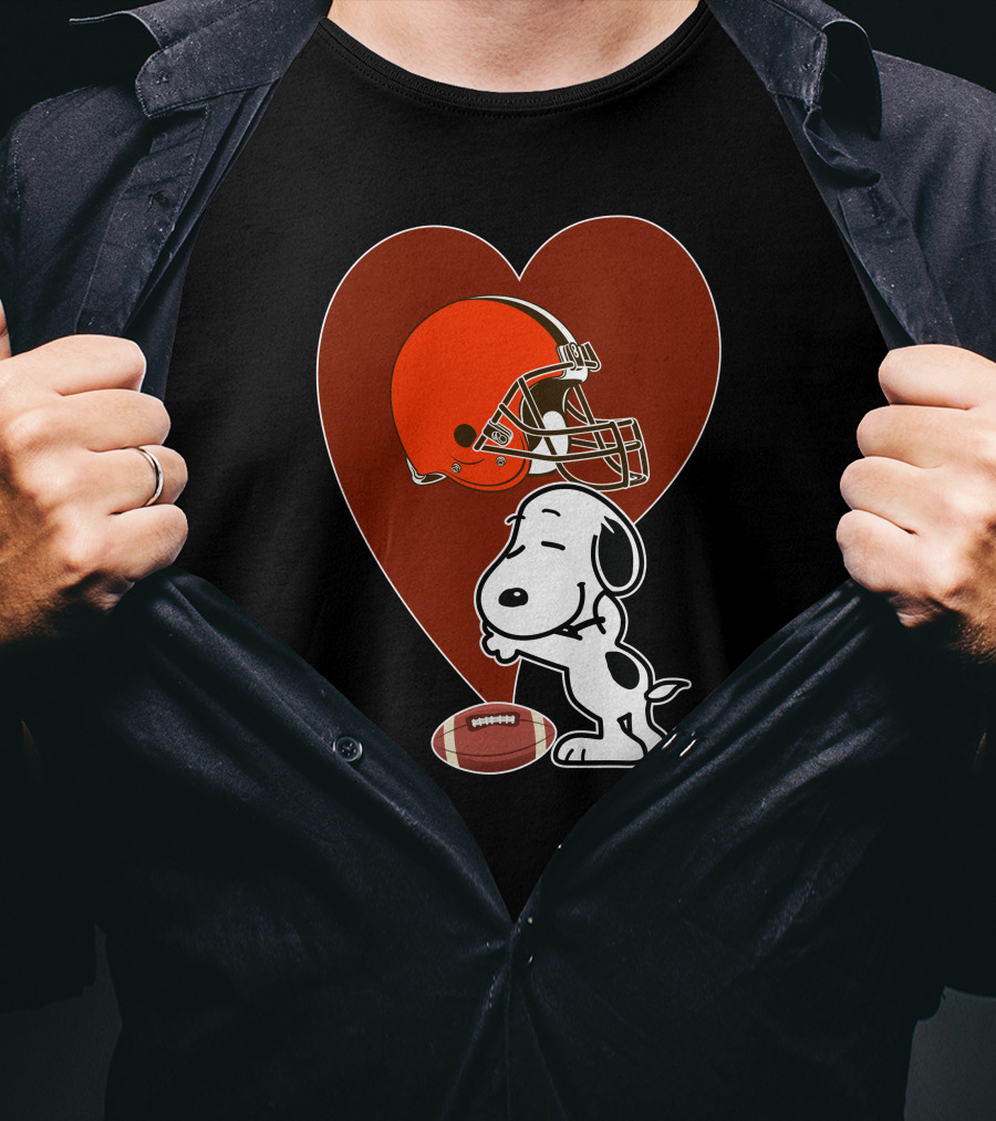Cleveland Browns Snoopy Heart Football Helmet Hug T-Shirt