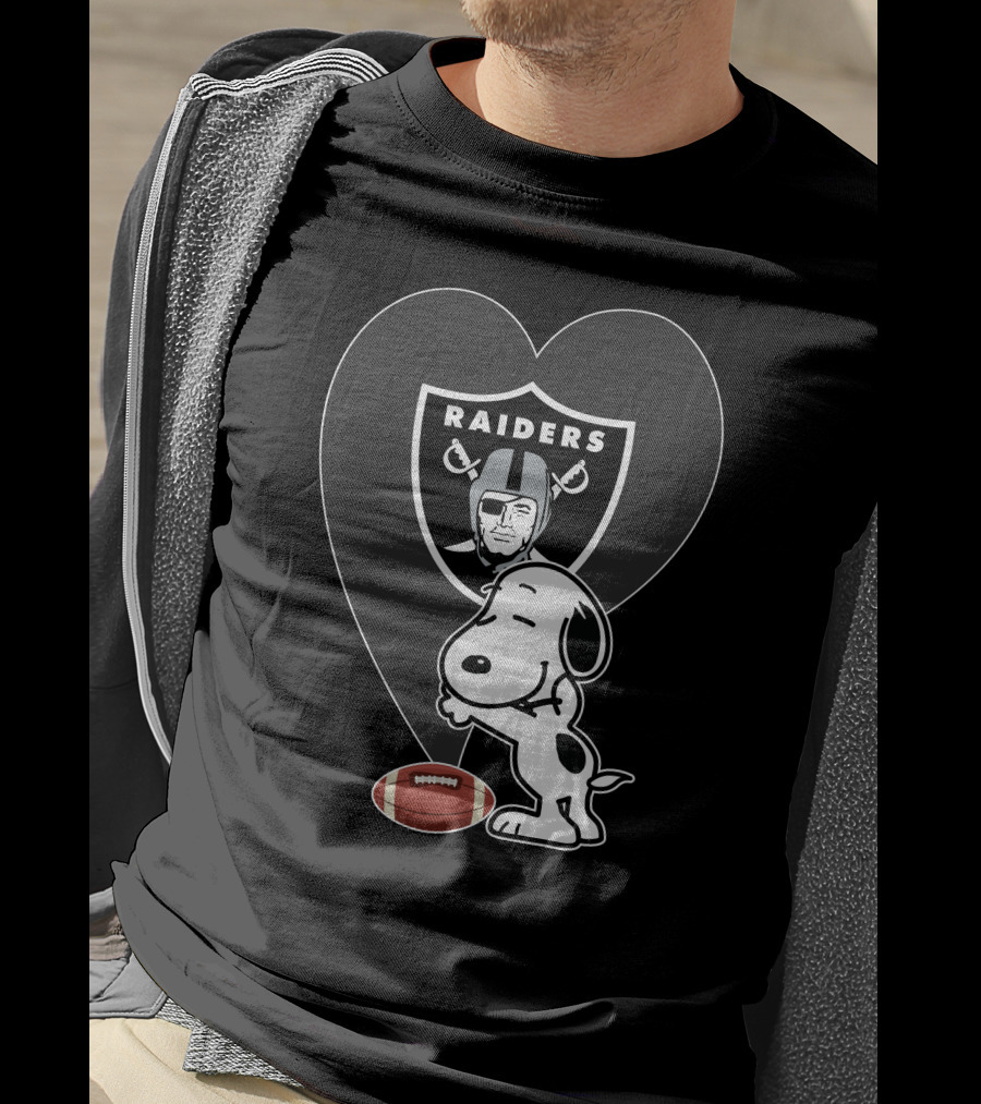 Las Vegas Raiders Snoopy Football Heart Hug T-Shirt