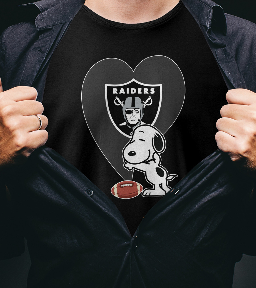 Las Vegas Raiders Snoopy Football Heart Hug T-Shirt
