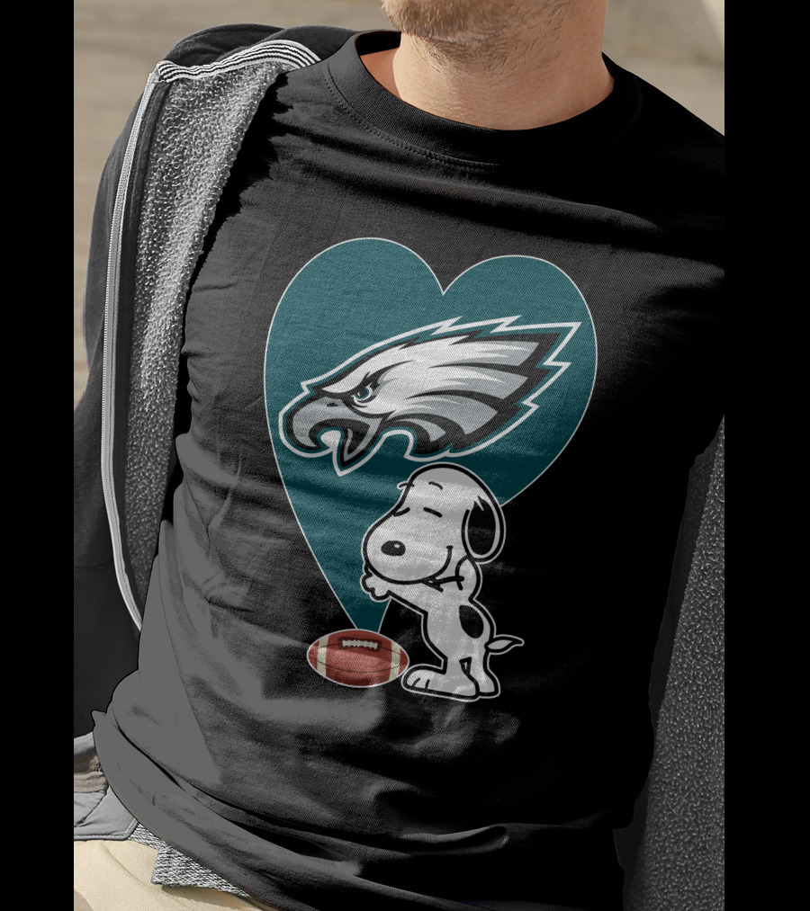 Philadelphia Eagles Snoopy Football Heart Hug T-Shirt