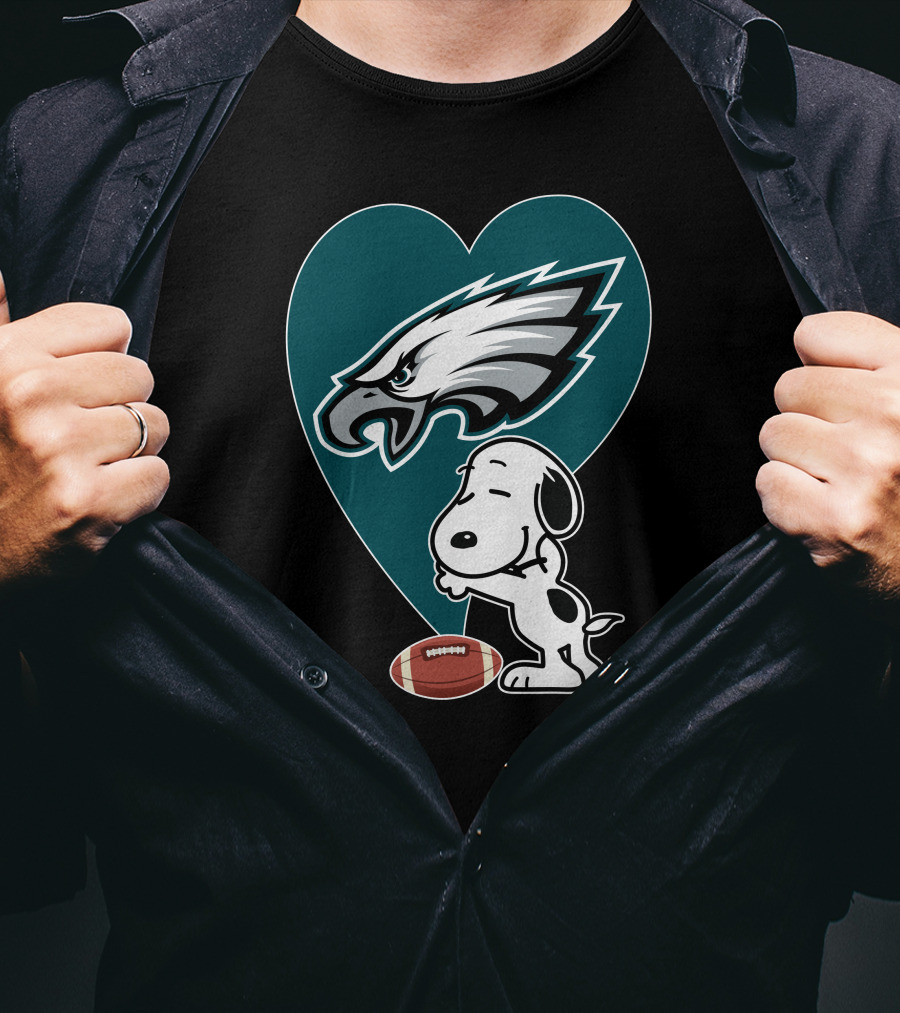 Philadelphia Eagles Snoopy Football Heart Hug T-Shirt