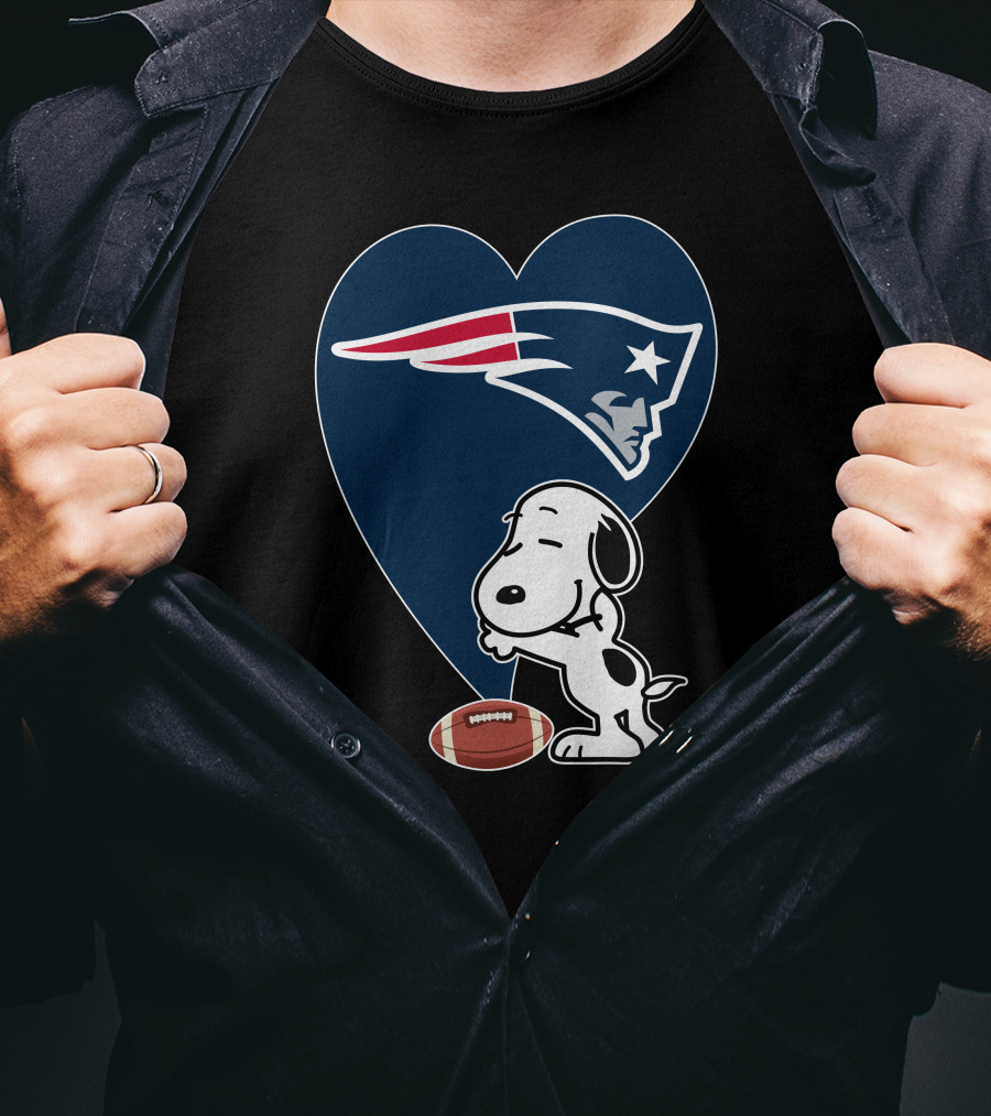 Snoopy Hugging New England Patriots Heart With Football T-Shirt