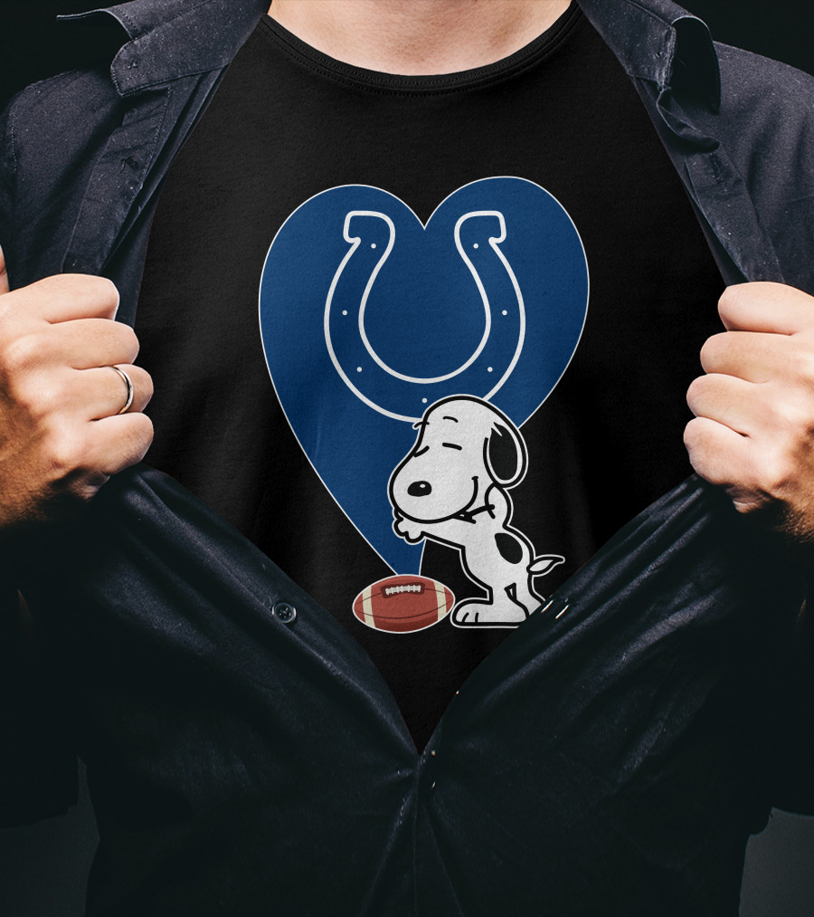 Indianapolis Colts Snoopy Football Heart Hug T-Shirt