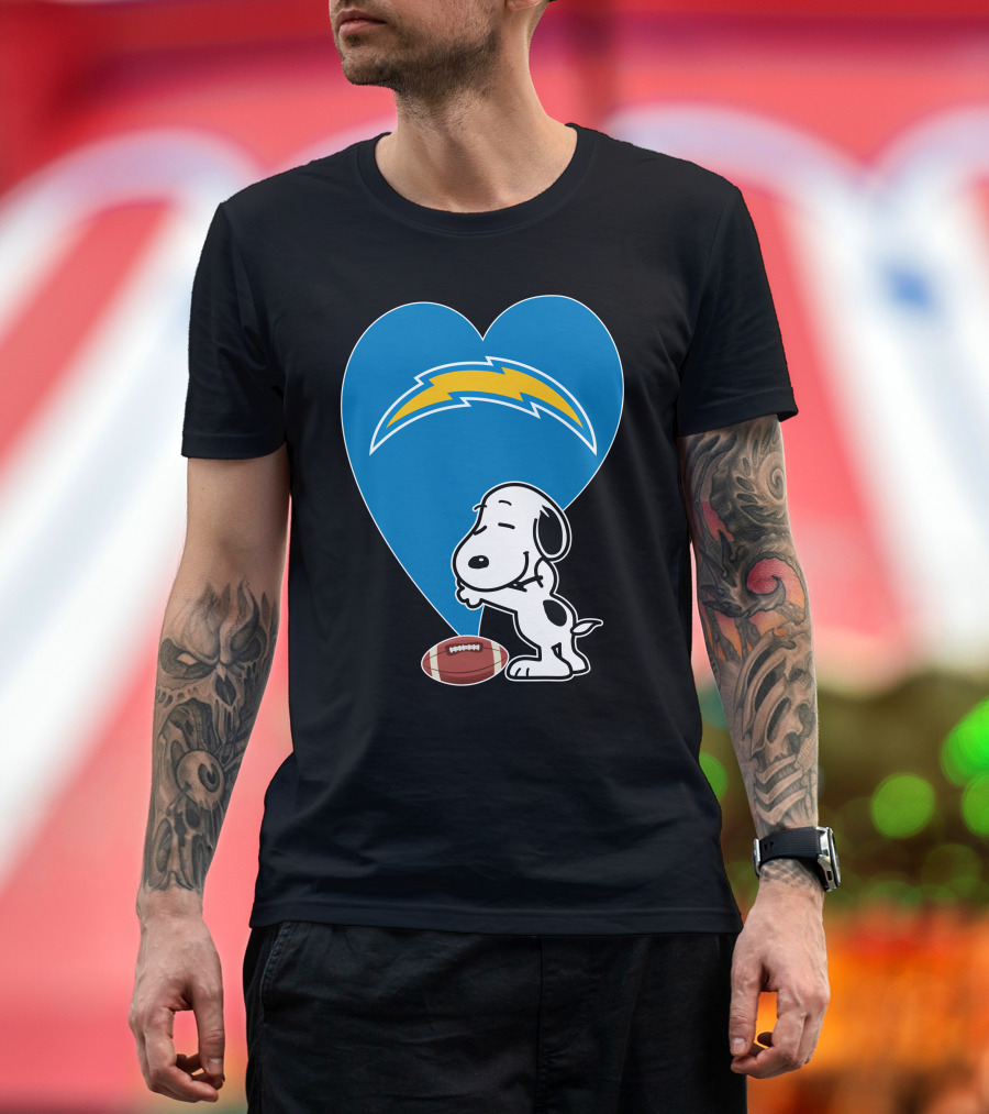 Los Angeles Chargers Snoopy Football Heart Hug T-Shirt