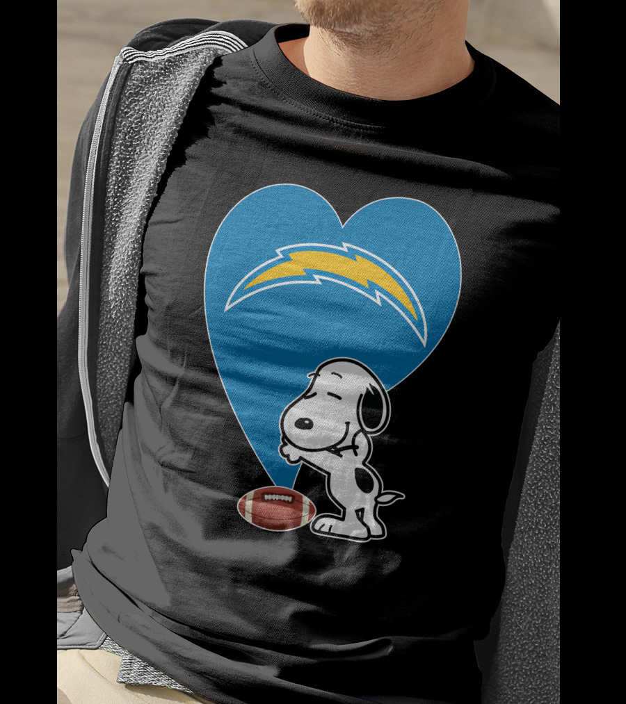 Los Angeles Chargers Snoopy Football Heart Hug T-Shirt