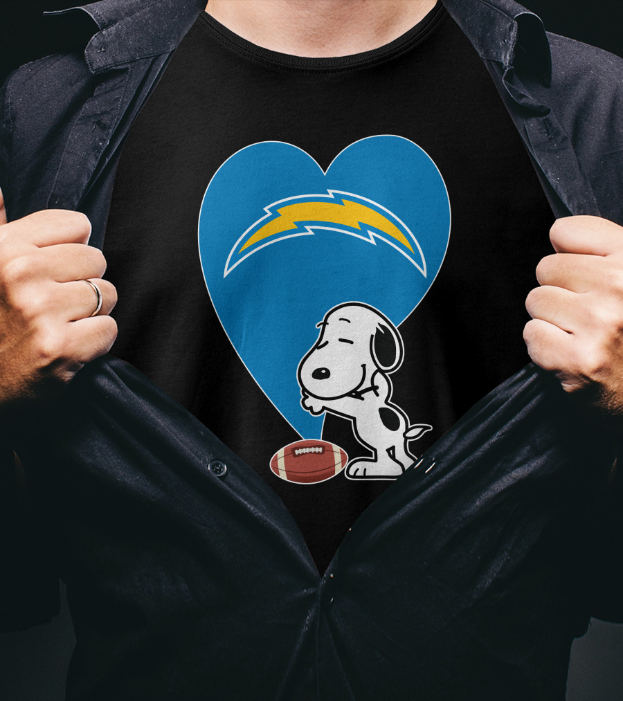 Los Angeles Chargers Snoopy Football Heart Hug T-Shirt