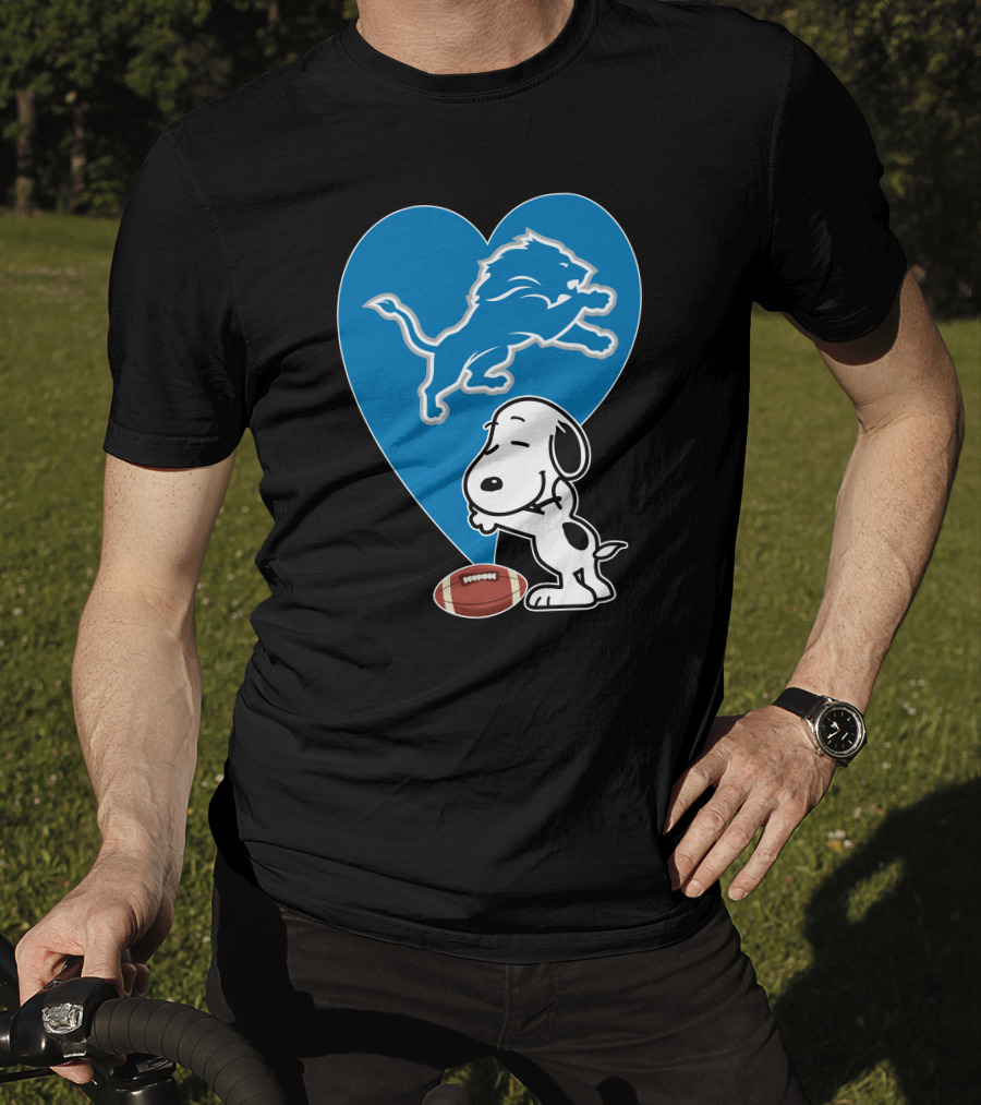 Detroit Lions Snoopy Heart Balloon Football Hug T-Shirt