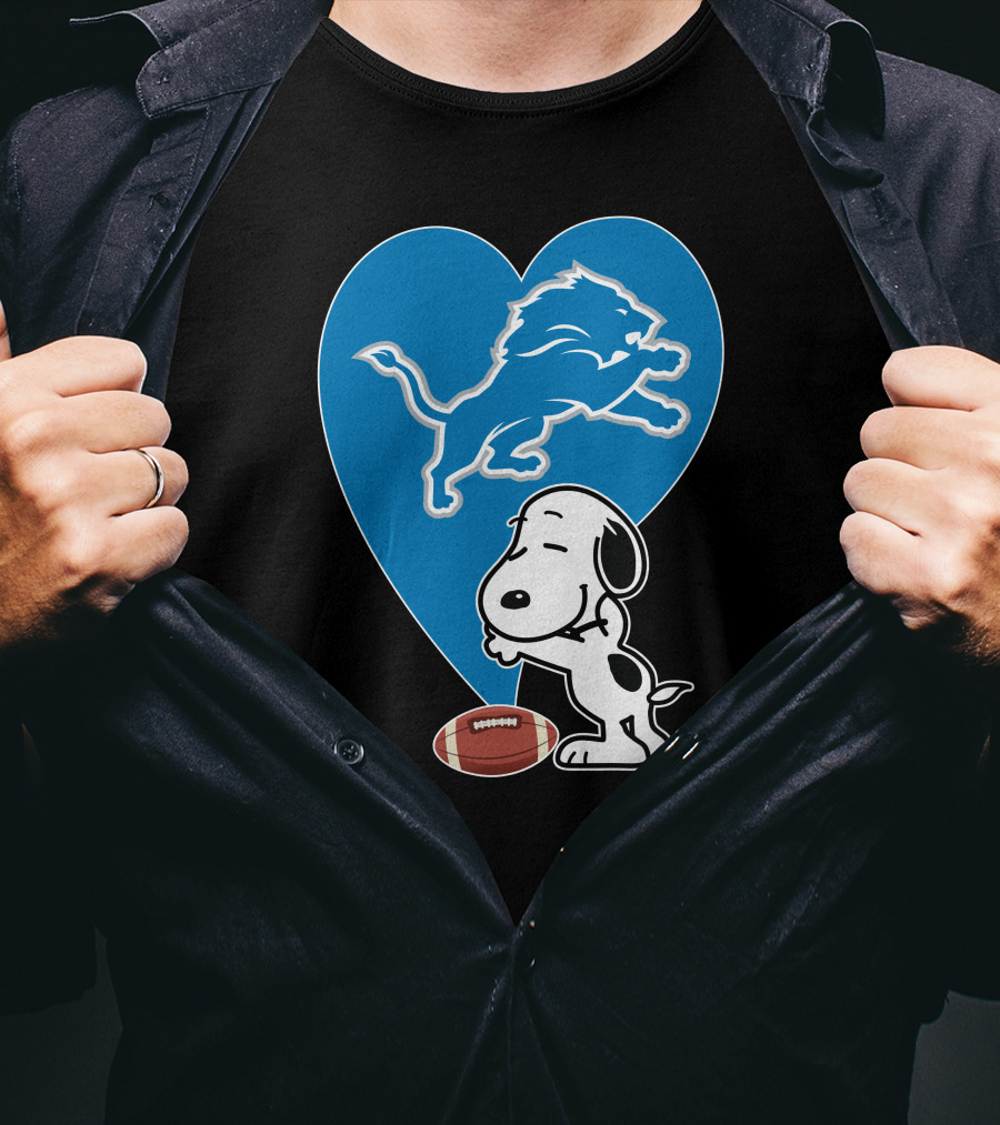 Detroit Lions Snoopy Heart Balloon Football Hug T-Shirt