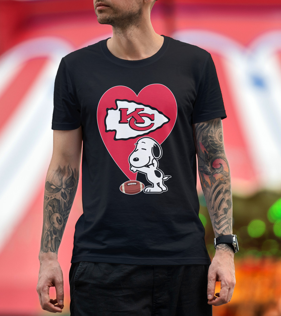 Kansas City Chiefs Heart Snoopy Football Hug T-Shirt