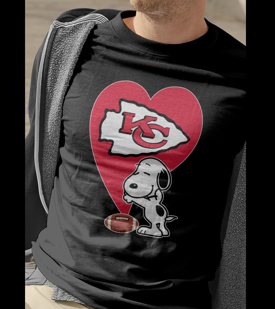 Kansas City Chiefs Heart Snoopy Football Hug T-Shirt