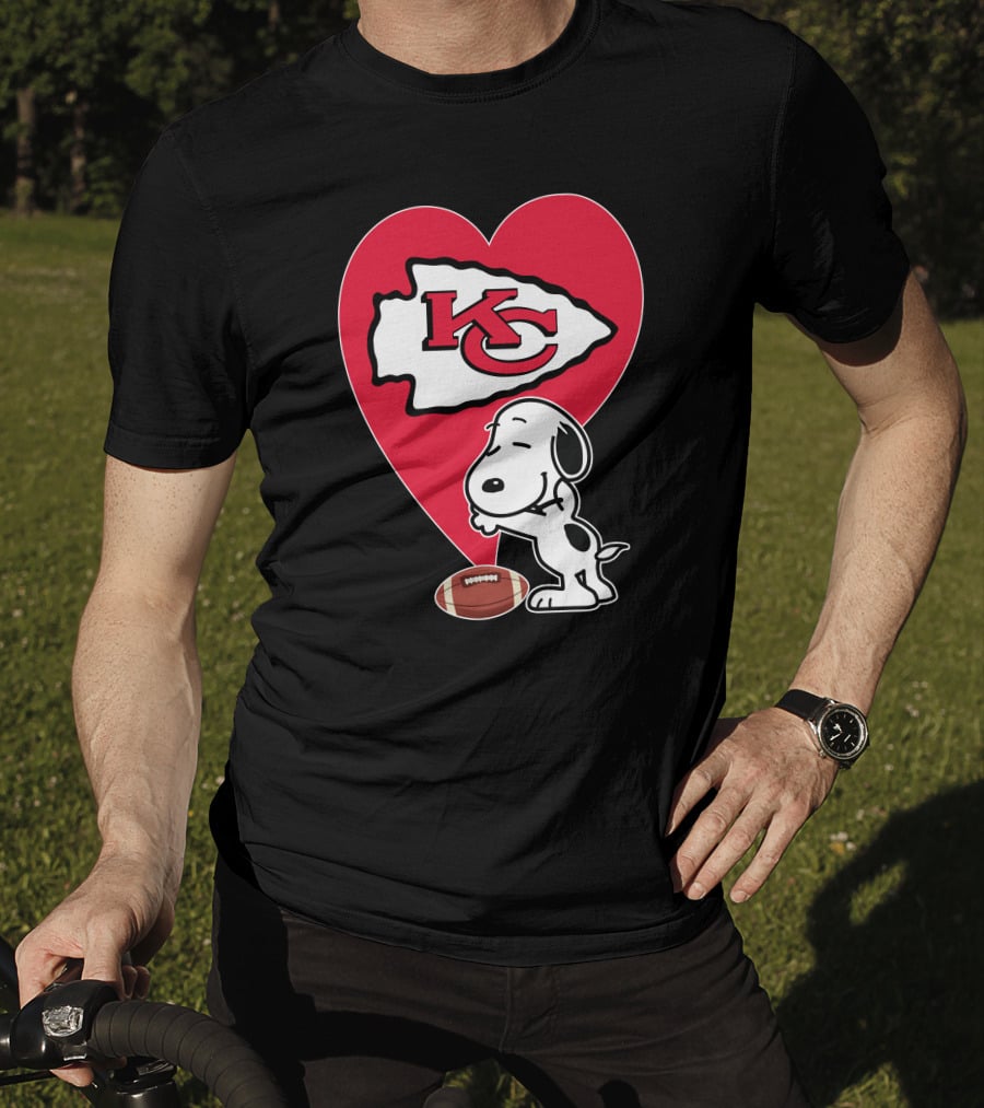 Kansas City Chiefs Heart Snoopy Football Hug T-Shirt