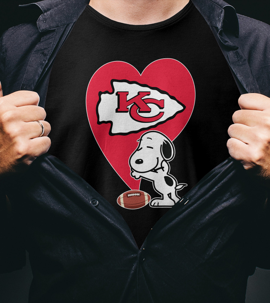 Kansas City Chiefs Heart Snoopy Football Hug T-Shirt