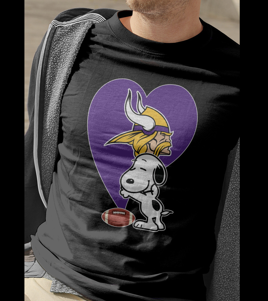Minnesota Vikings Snoopy Football Heart Hug T-Shirt