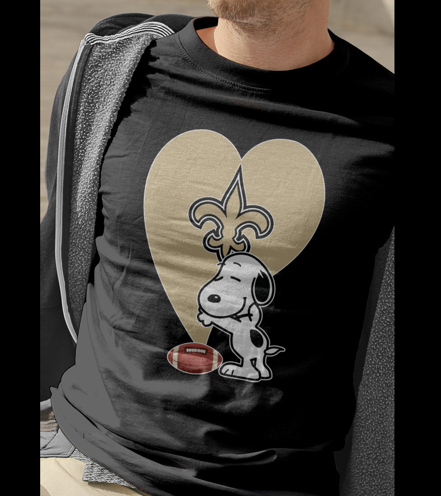 New Orleans Saints Snoopy Hug Heart Fleur-de-Lis Football T-Shirt