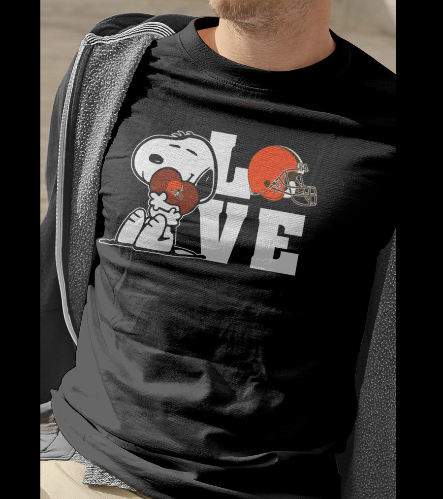 Snoopy Love Cleveland Browns Football Helmet T-Shirt