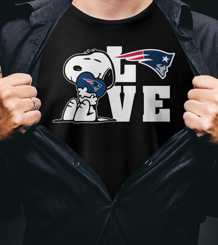 Snoopy Hugging New England Patriots Logo Love T-Shirt