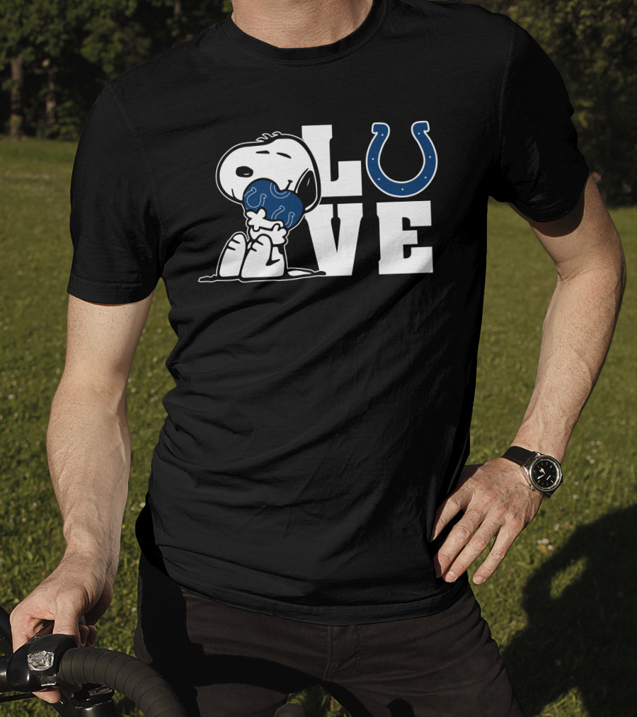 Snoopy Hugging Indianapolis Colts Horseshoe Love T-Shirt