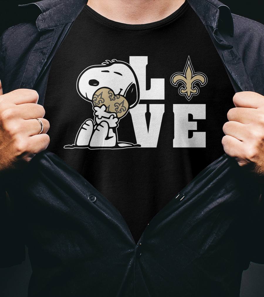 Snoopy Love New Orleans Saints Fleur-de-Lis Hug T-Shirt