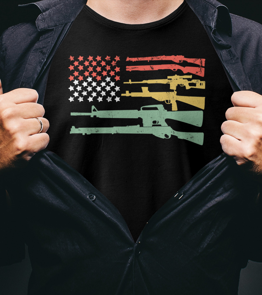 Big American Flag Machine Guns Vintage 2A Flag With Red Gold Green Rifle T-Shirt
