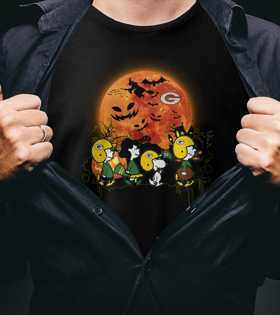 Green Bay Packers Halloween Peanuts Characters Under Full Moon T-Shirt