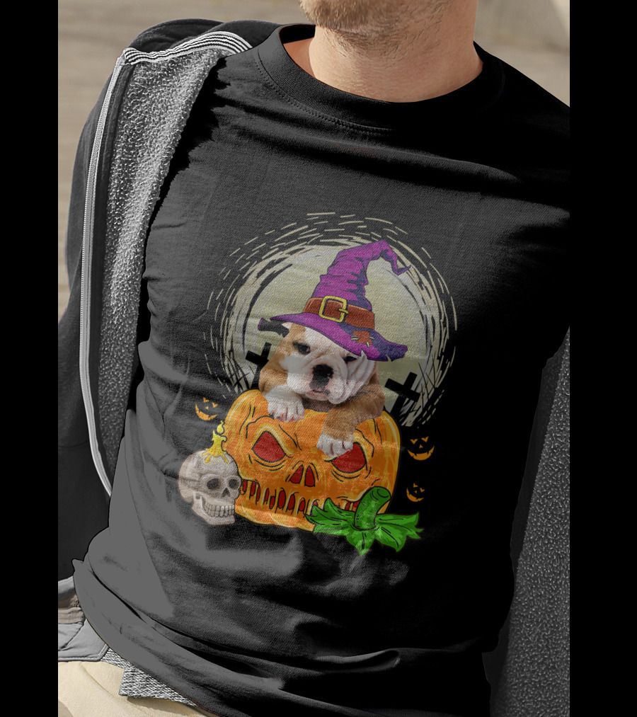 Cute English Bulldog Witch On Skull Pumpkin T-Shirt
