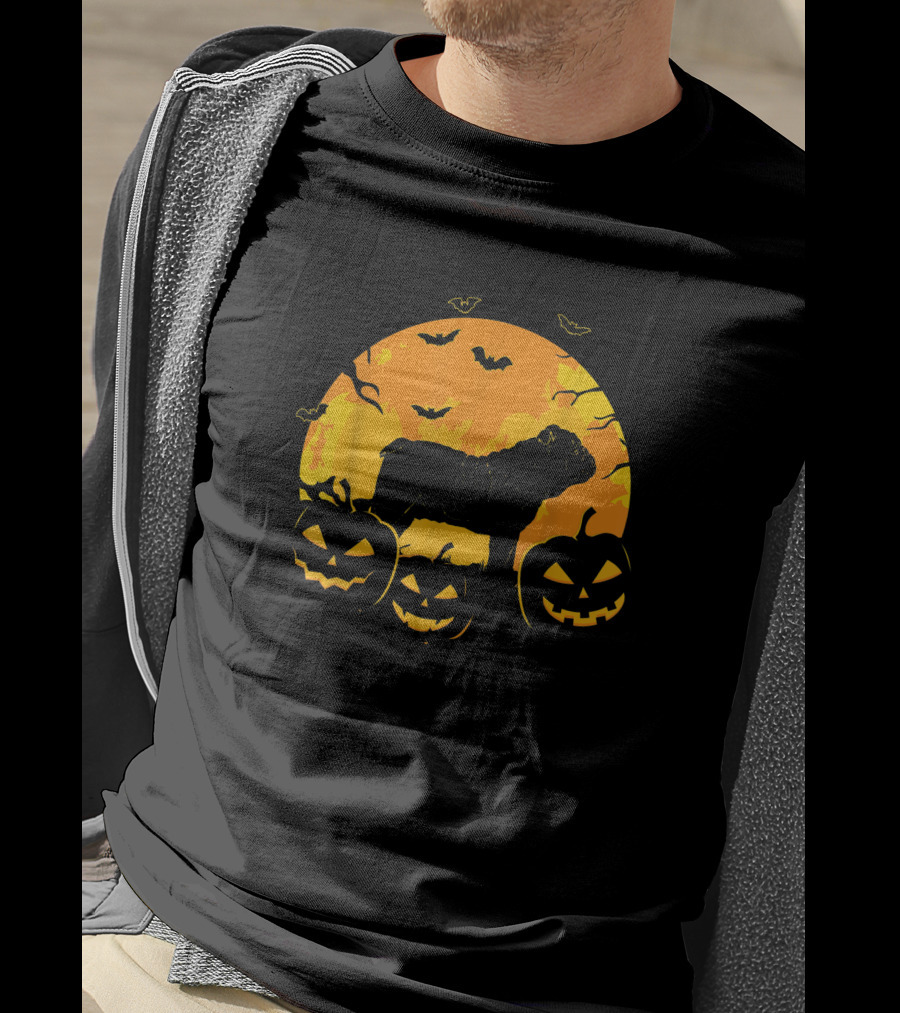 Halloween English Bulldog With Jack O Lanterns And Bats In Pumpkin Moon T-Shirt
