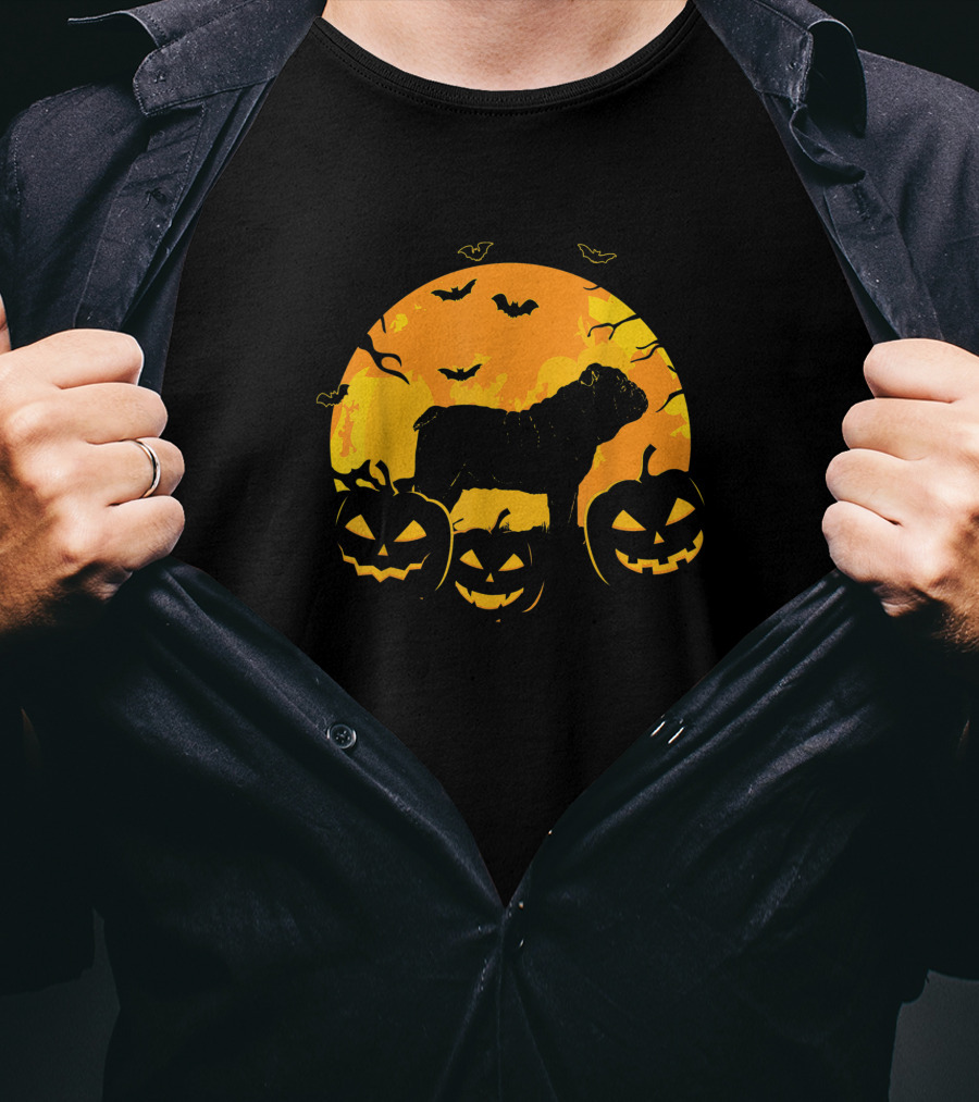 Halloween English Bulldog With Jack O Lanterns And Bats In Pumpkin Moon T-Shirt