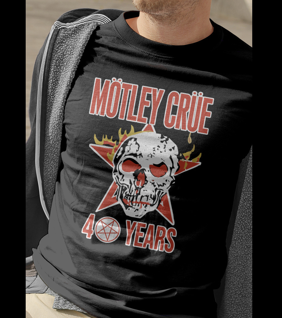 Mötley Crüe 40 Years Skull Flames Star Pentagram T-Shirt