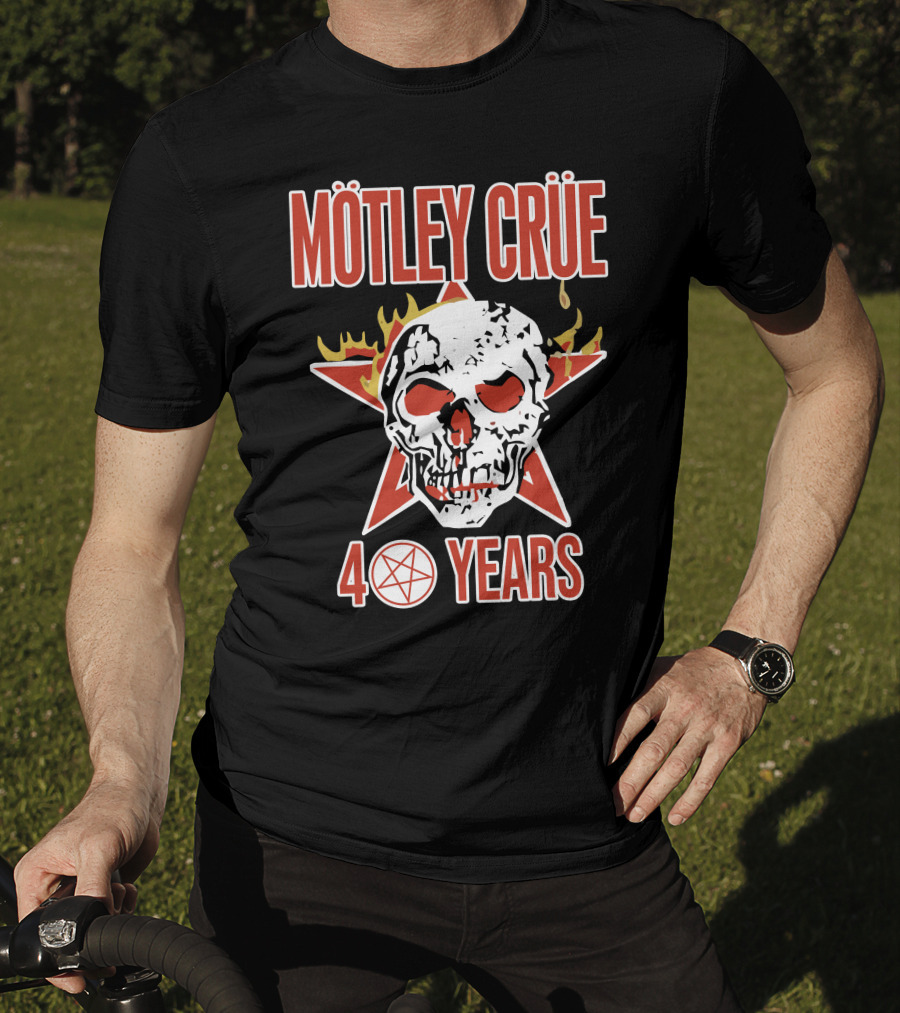Mötley Crüe 40 Years Skull Flames Star Pentagram T-Shirt