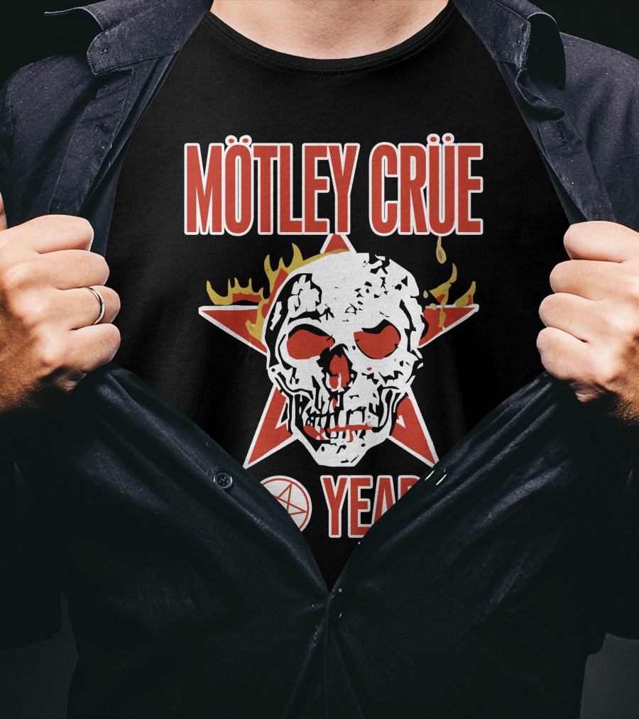 Mötley Crüe 40 Years Skull Flames Star Pentagram T-Shirt