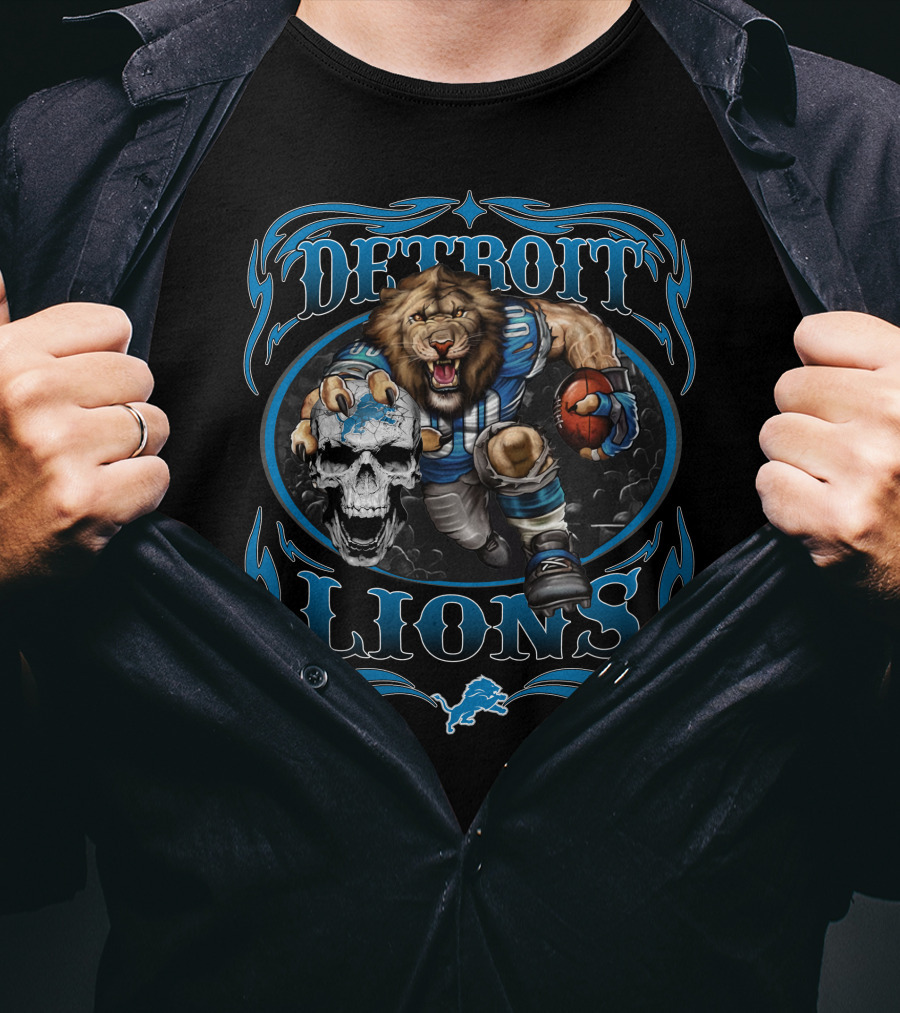 Detroit Lions Ferocious Lion Holding Skull And Football T-Shirt