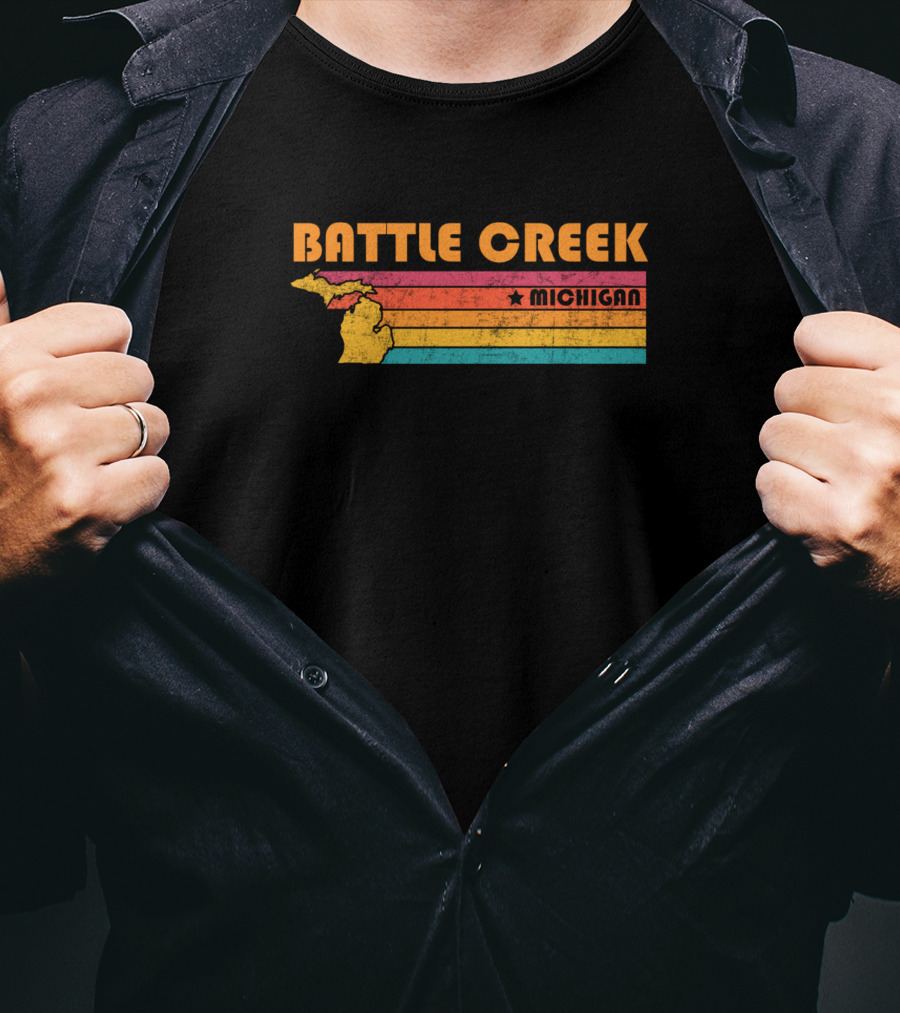 Battle Creek Michigan Vintage Distressed Map Retro Stripes T-Shirt