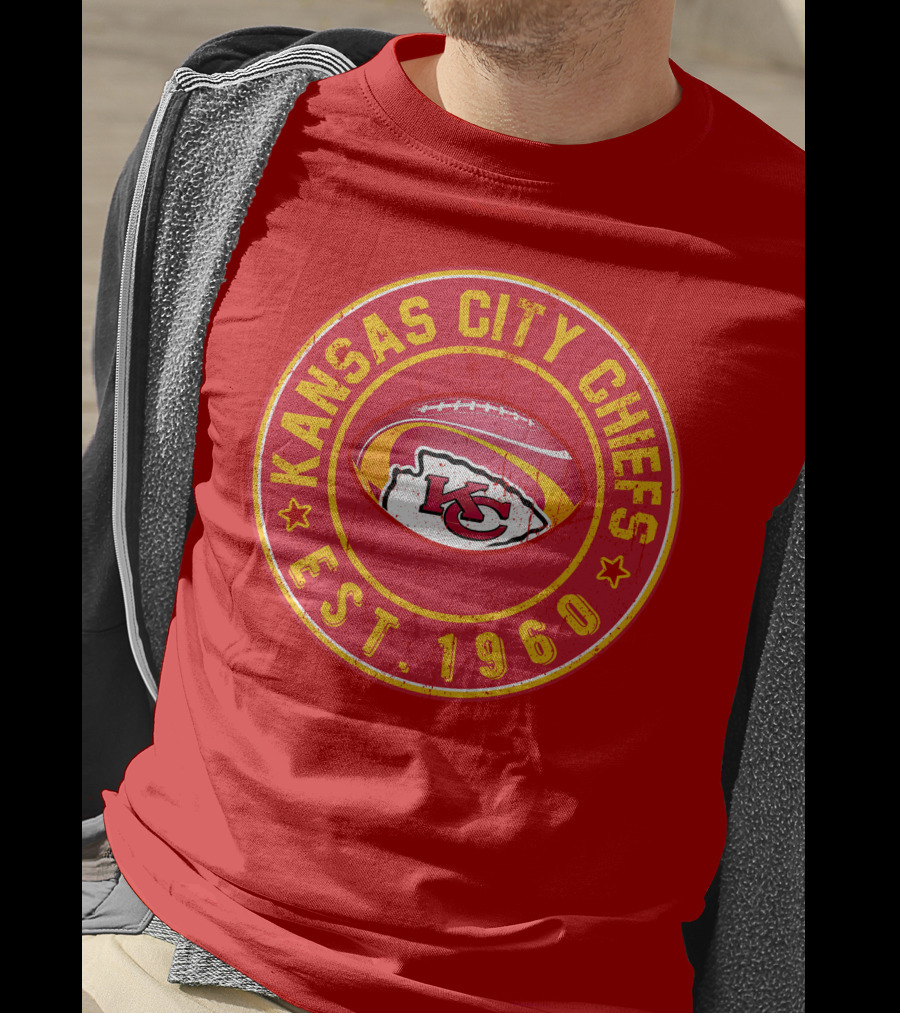 Kansas City Chiefs Est. 1960 Red Distressed Logo Vintage Football Badge T-Shirt