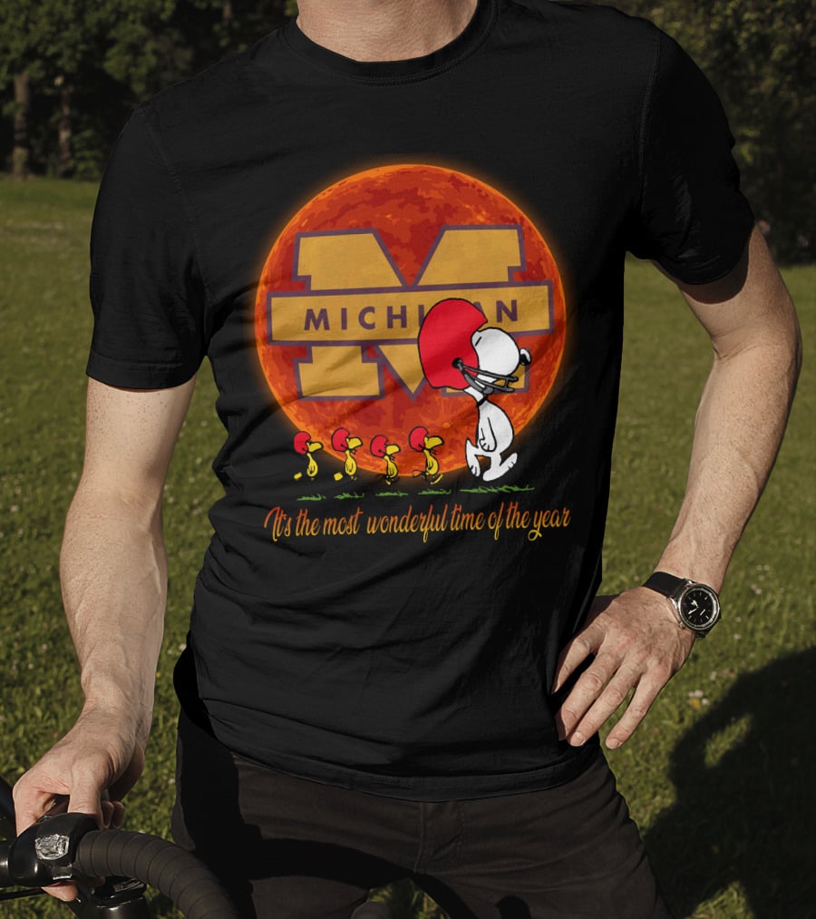 It's The Most Wonderful Time Of The Year Michigan Football Snoopy Woodstock T-Shirt