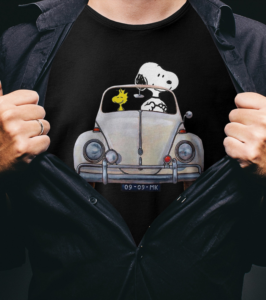Snoopy And Woodstock Riding In Classic Volkswagen Beetle Car T-Shirt