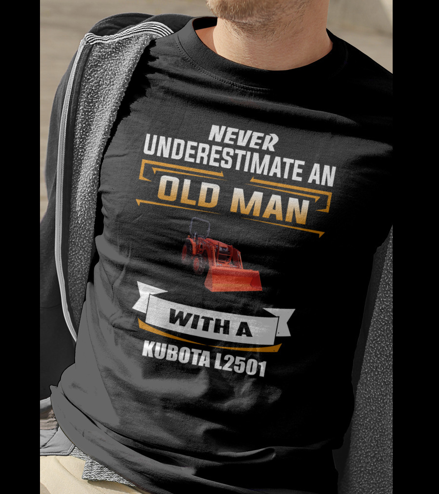 NEVER UNDERESTIMATE AN OLD MAN WITH A KUBOTA L2501 T-Shirt